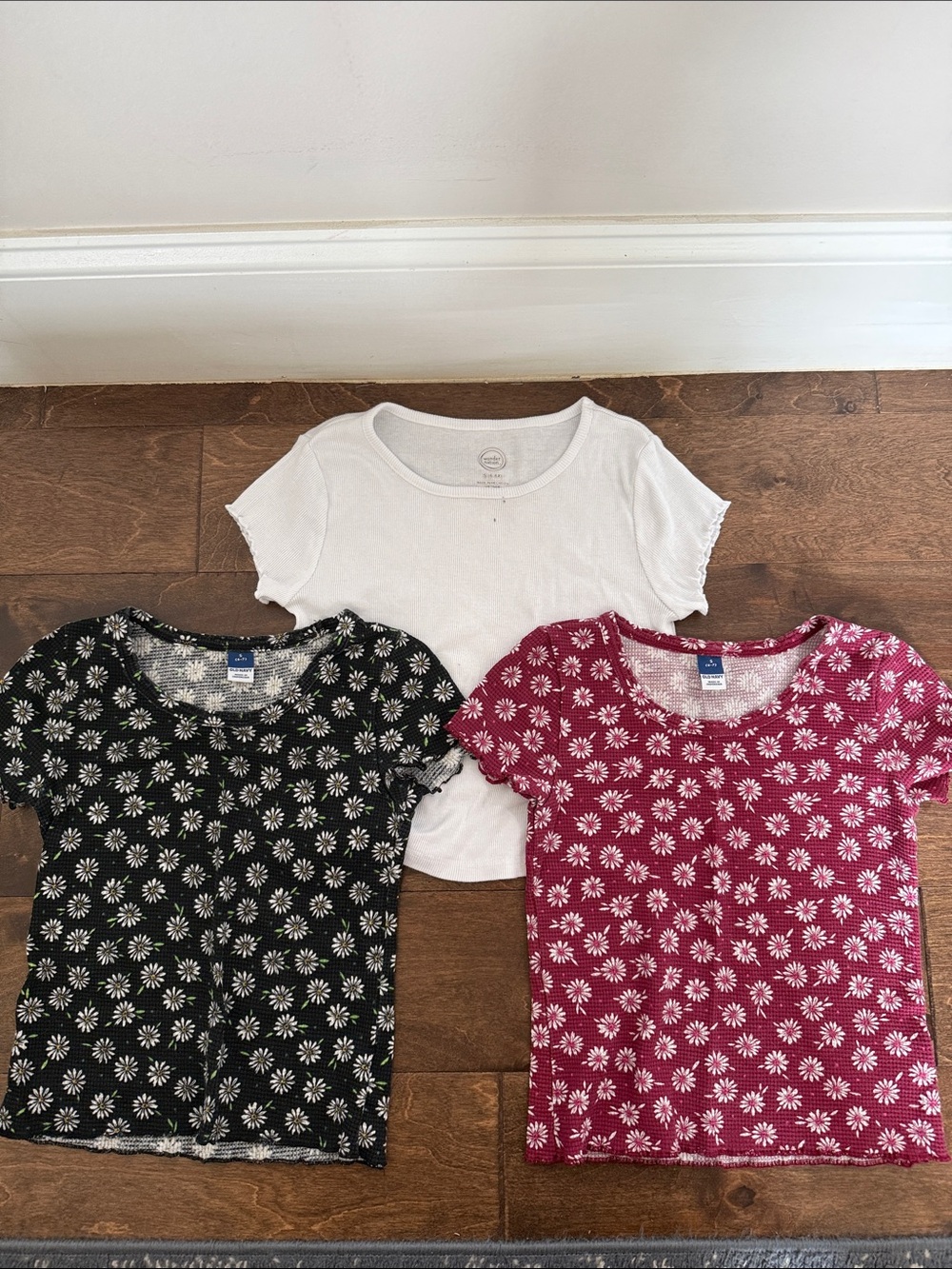 Old Navy White, Black & Berry Daisy Short Sleeve Tee Trio